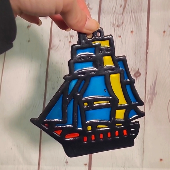 Vintage 80s Pirate Ship Boat Sailboat Stained Glass & Cast Iron Trivet Taiwan - Picture 4 of 10